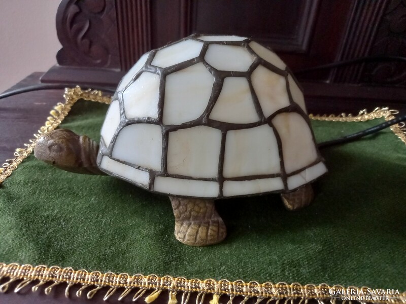 Tiffany lamp in the shape of a turtle