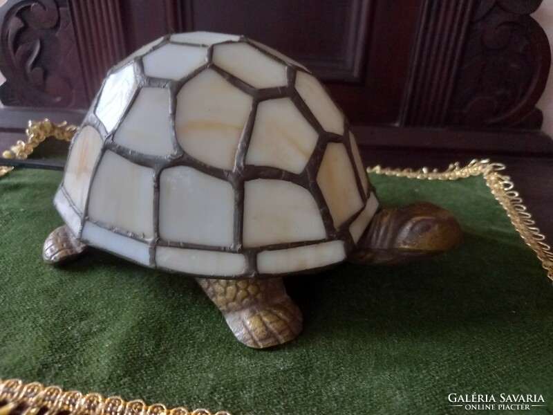 Tiffany lamp in the shape of a turtle