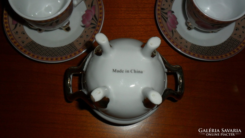 Dúsan aranyozott, kecses lábakon álló Kínai porcelán , 9 darabos kávés -teás szett.