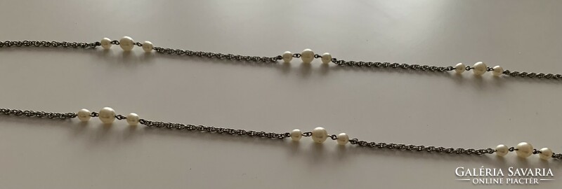Extra hosszú nyaklánc gyöngysor 120 cm gyöngy ezüst színű fèm gyöngyökkel díszítve