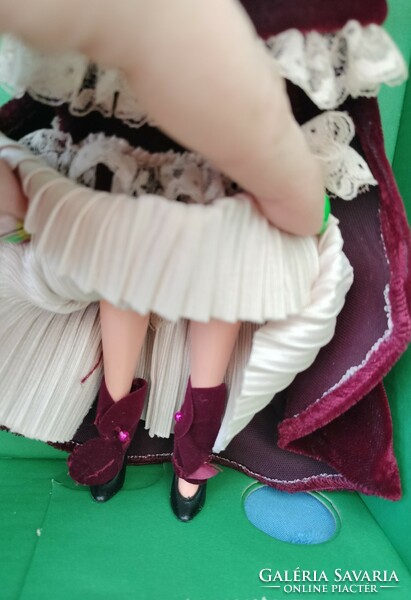 Victorian lady barbie doll collector's edition 1995.