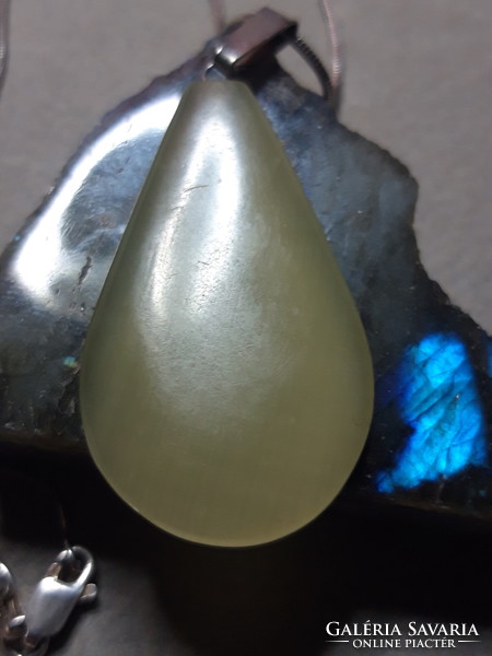 Jade medál ezüst láncon - 44 cm