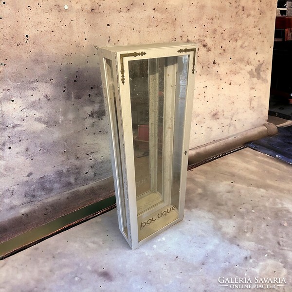 Retro, loft design boutique tükrös vitrin