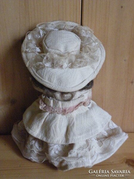 Porcelánbaba sorszámozott, olasz, kézzel készült (hand made in Italy) - 20cm -