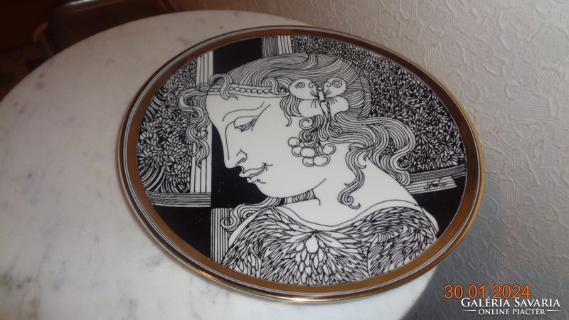 Raven House decorative plate 20 cm