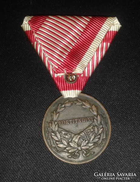 Károly bronze gallantry medal (on matching replacement ribbon)