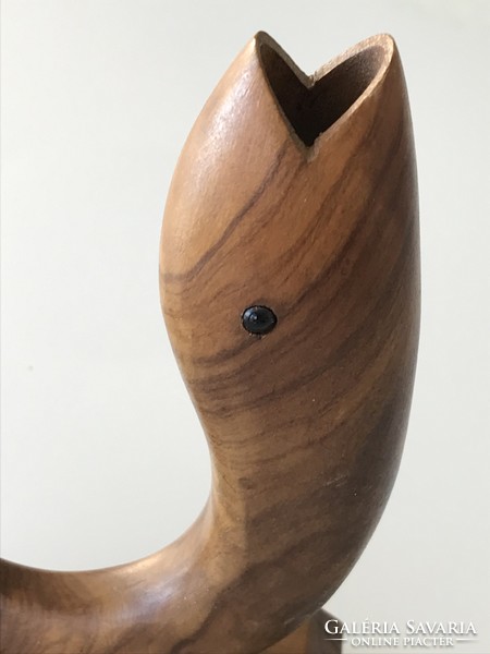 Kézzel faragott fa halacska szilvafából faragva, 12 cm magas