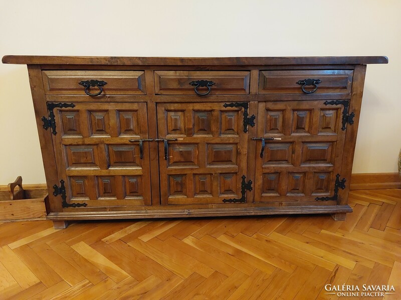 Rustic Spanish chest of drawers