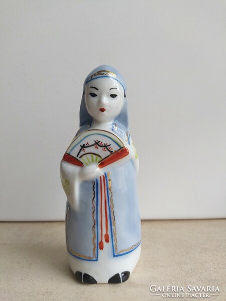 Oriental porcelain - girl with fan