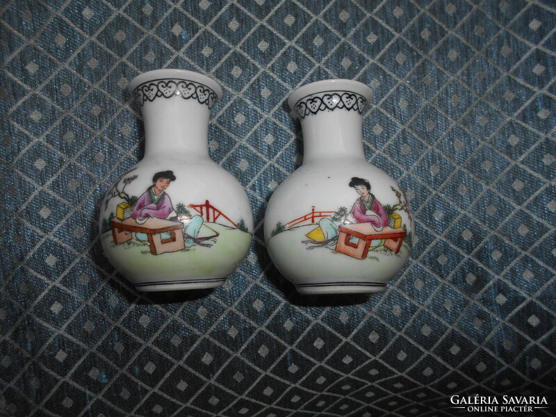 2 db Kínai kézzel festett  ibolya váza