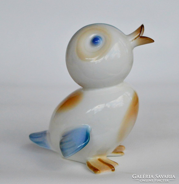 Retro porcelain bird.