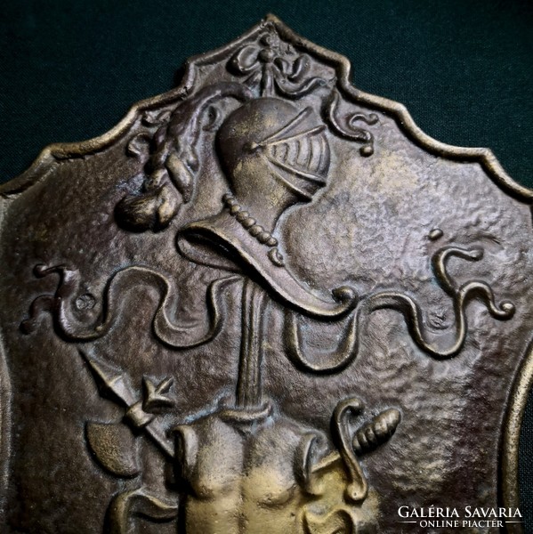 Dt/384 – old knight's coat of arms, shield-shaped wall decoration