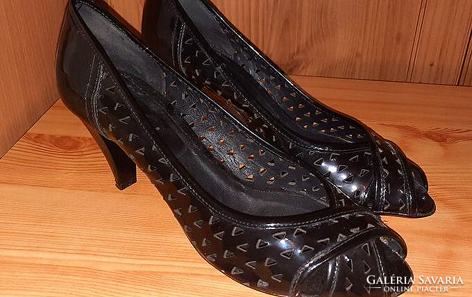 Italian women's patent leather shoes size 38