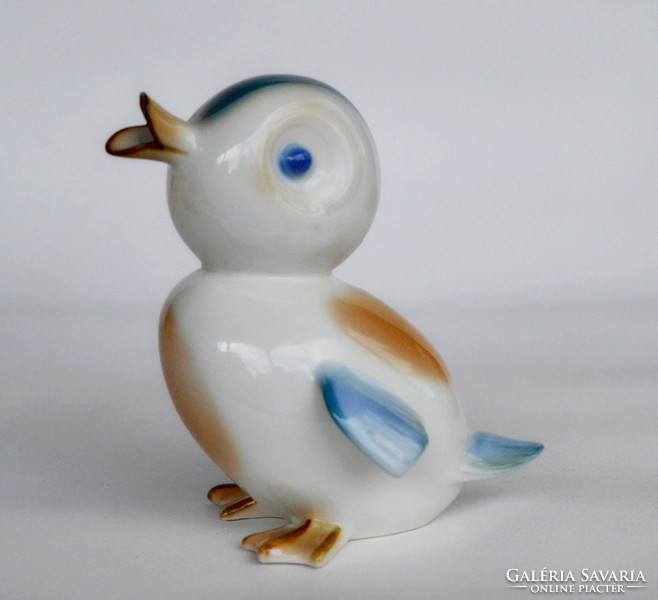 Retro porcelain bird.