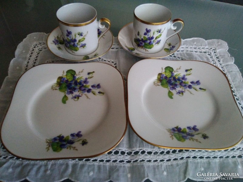 The quality Swedish Heckefors porcelain with a violet pattern for a stylish breakfast!