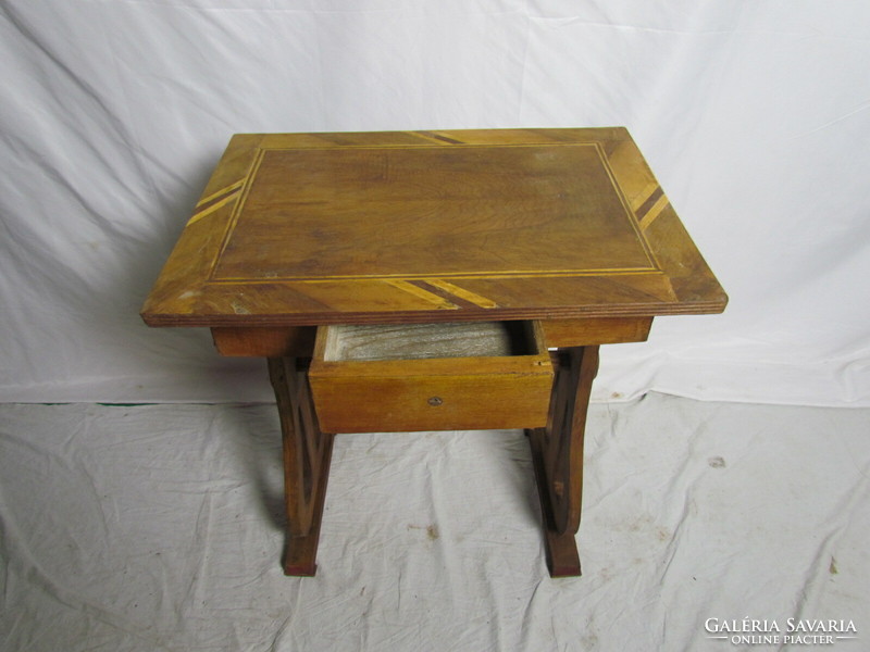 Antik Bieder varróasztal (csiszolt)
