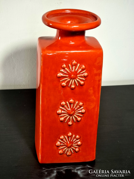 Rare sticker thun bozen vintage red glazed ceramic floral vase with flowers.