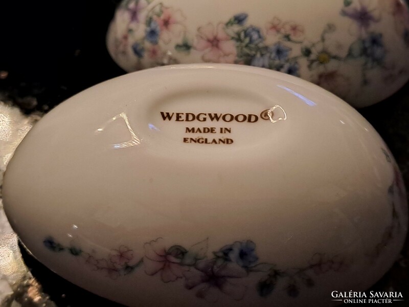 Húsvéti Wedgwood angol csontporcelán tojás bonbonier ékszertartó lot ajándékkal