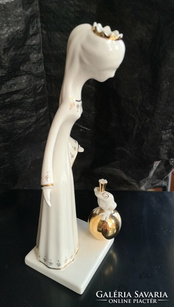 Queen and the Frog, Aquincum porcelain, glued