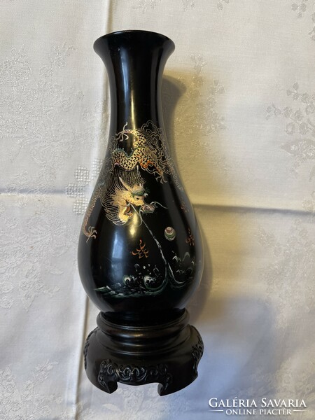 Nagyonszép Kinai kézzel festett sárkányos  lakk fa váza, jelzett.