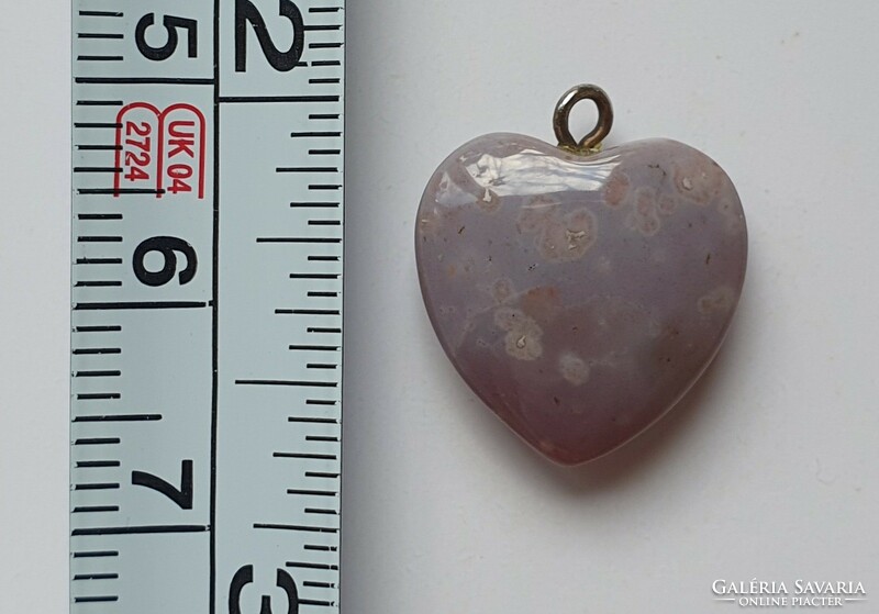 Heart-shaped mineral pendant