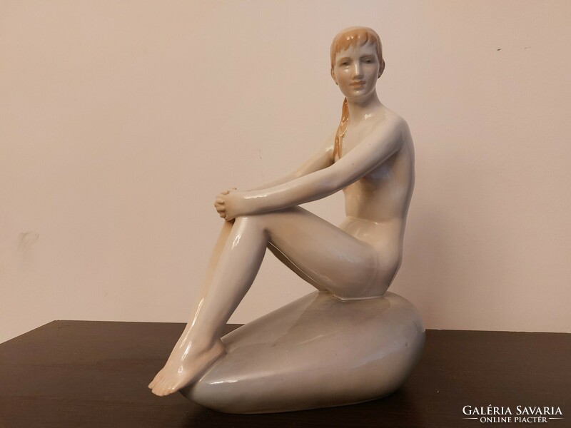 Zsolnay nude