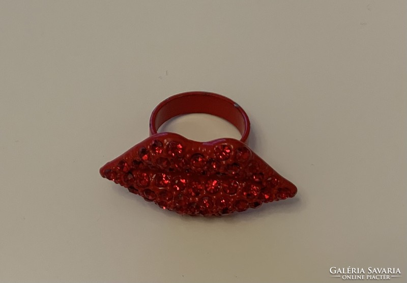 Giant Extravagant Red Mouth Lips Kiss Stone Adjustable Cocktail Ring Cocktail Ring with 3.5cm Head