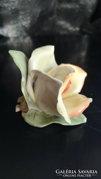 Aquincum rózsa, sérült, 5,5 cm magas