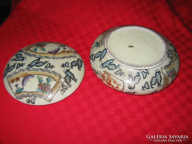 Chinese bonbonier ceramic painted with gold