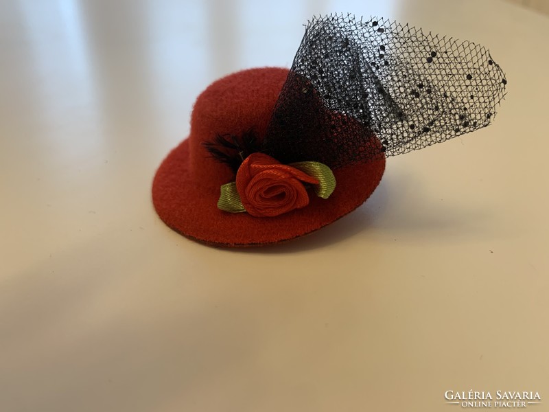 Új kézműves piros 3D kalap hajcsat bross kitűző haj csat csatt hajcsatt