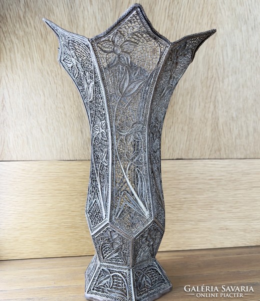 Filigrán ezüst váza