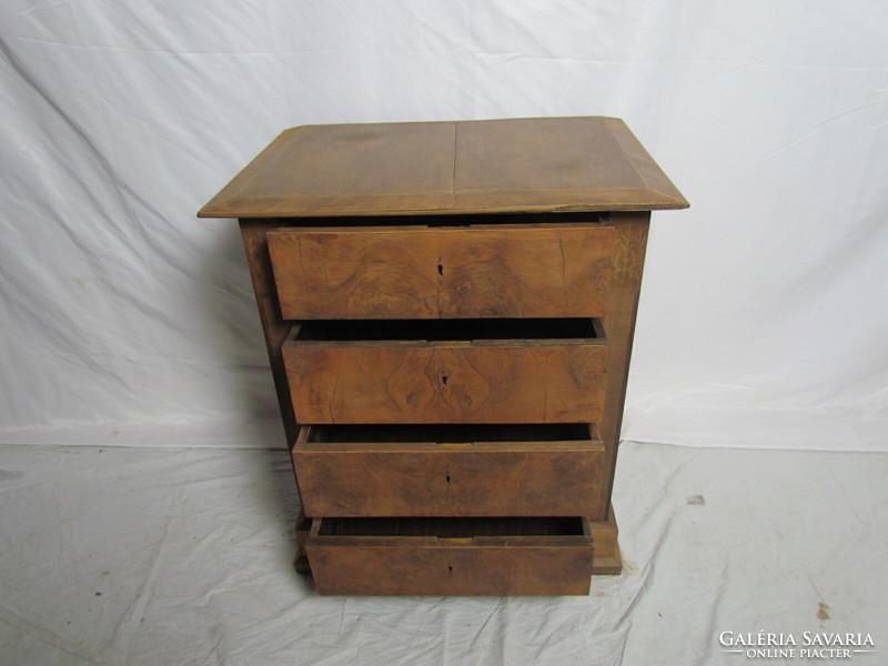 Antique bieder 4-drawer chest of drawers (polished)