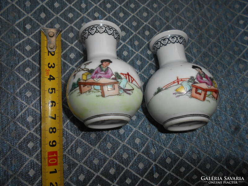 2 Chinese hand-painted violet vases