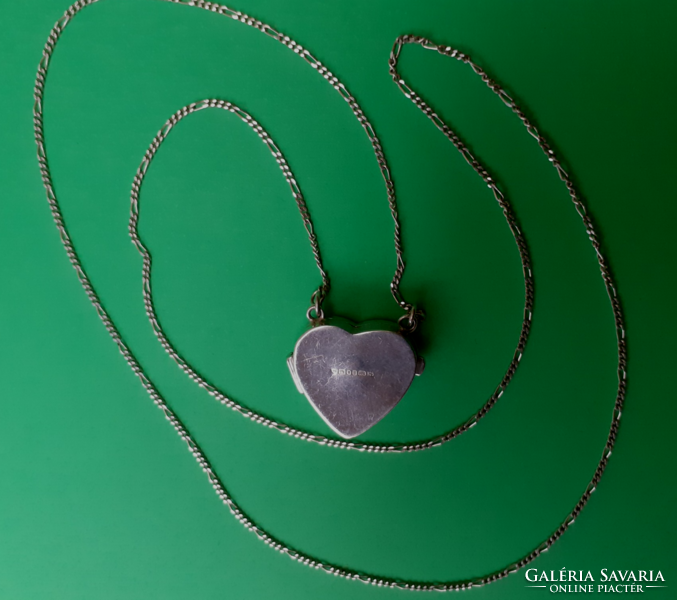 Marked 925 silver chiseled heart-shaped openable pendant on a silver chain