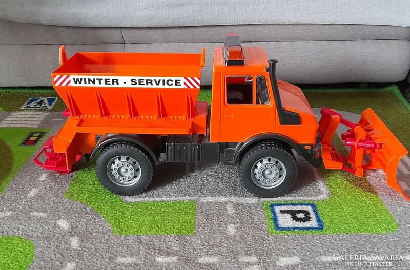 Retro bruder mercedes-benz spreader with snow plow