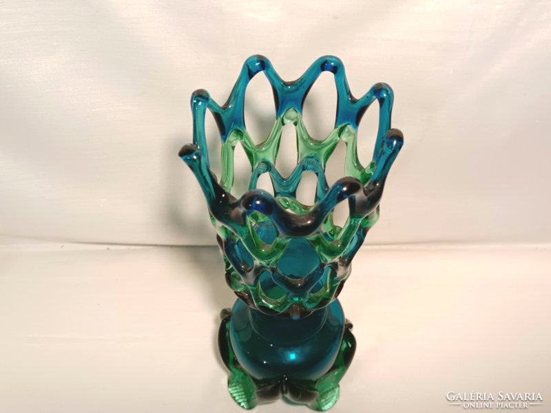 Szakított üveg váza
