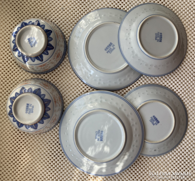 Set of richly painted Chinese rice bowls with a dragon pattern
