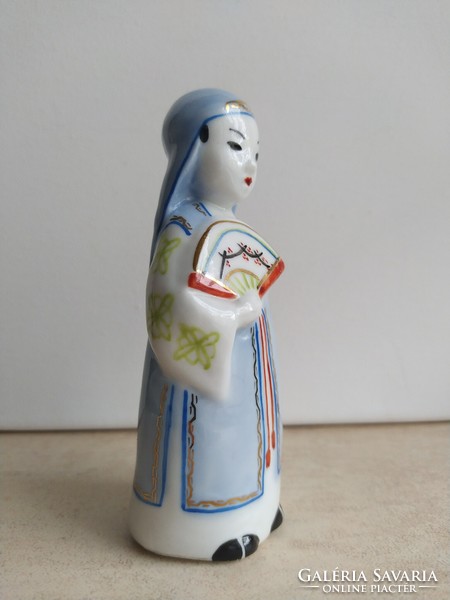 Oriental porcelain - girl with fan
