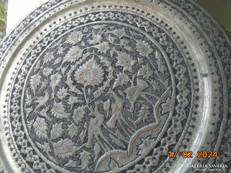 Perzsa nagy,nehéz niellós ónozott réz falitál,trébelt,poncolt madár,virág és geometrikus mintákkal