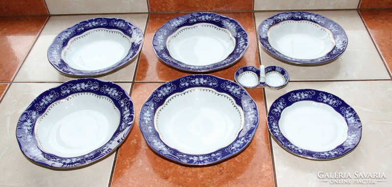 Zsolnay pompadour plates and salt shakers 7 pcs. (10.)