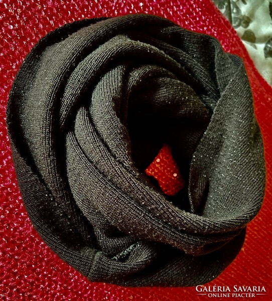 Warm knitted round scarf, black