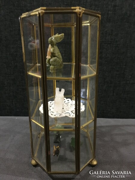 Copper mini display case with eight mineral animal figures!!!! 22X13x9.5cm!!