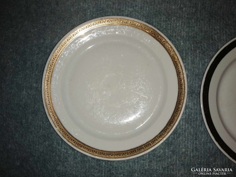 Pair of Alföldi porcelain plates - diam. 24 cm (a9)