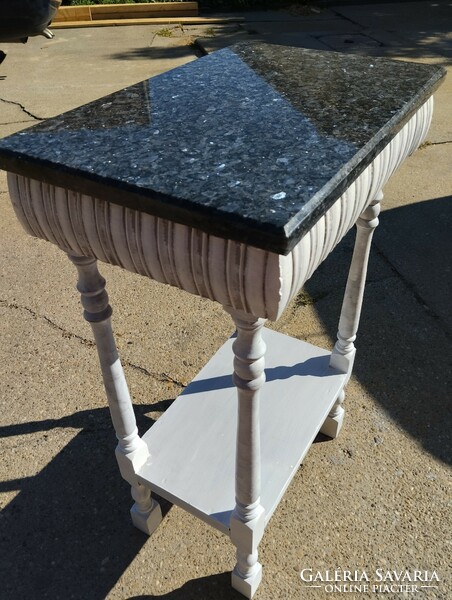 Ónemet stílusú márvány asztalka