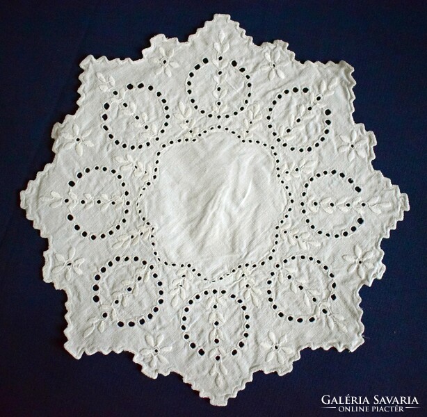 Madeira embroidery needlework linen lace tablecloth 31 cm