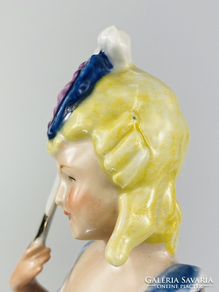 Lippelsdorf porcelain figure - lady with fan