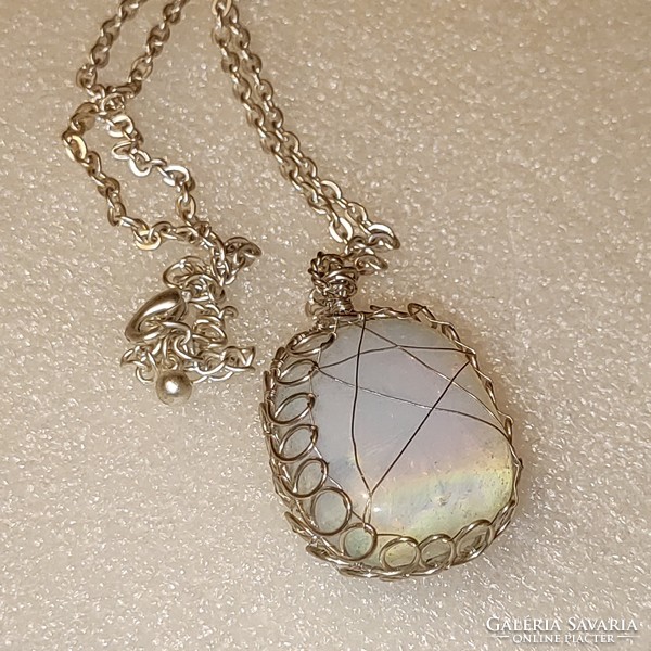 Beautiful opal glass pendant necklace 45cm