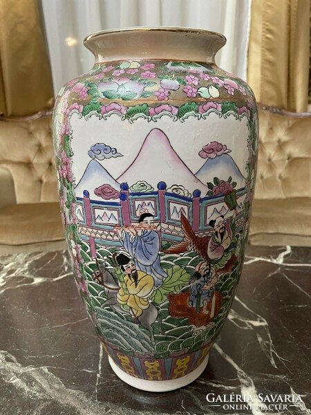 Asian Oriental Chinese vase of large size