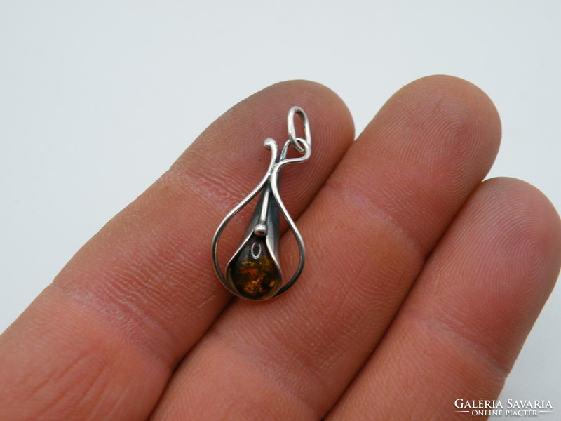 Uk00231 silver pendant with amber stone 925