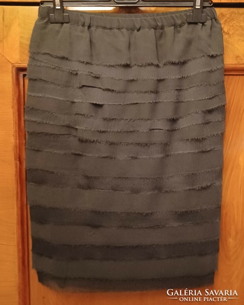 High-rise, special muslin casual skirt in anthracite color. New.